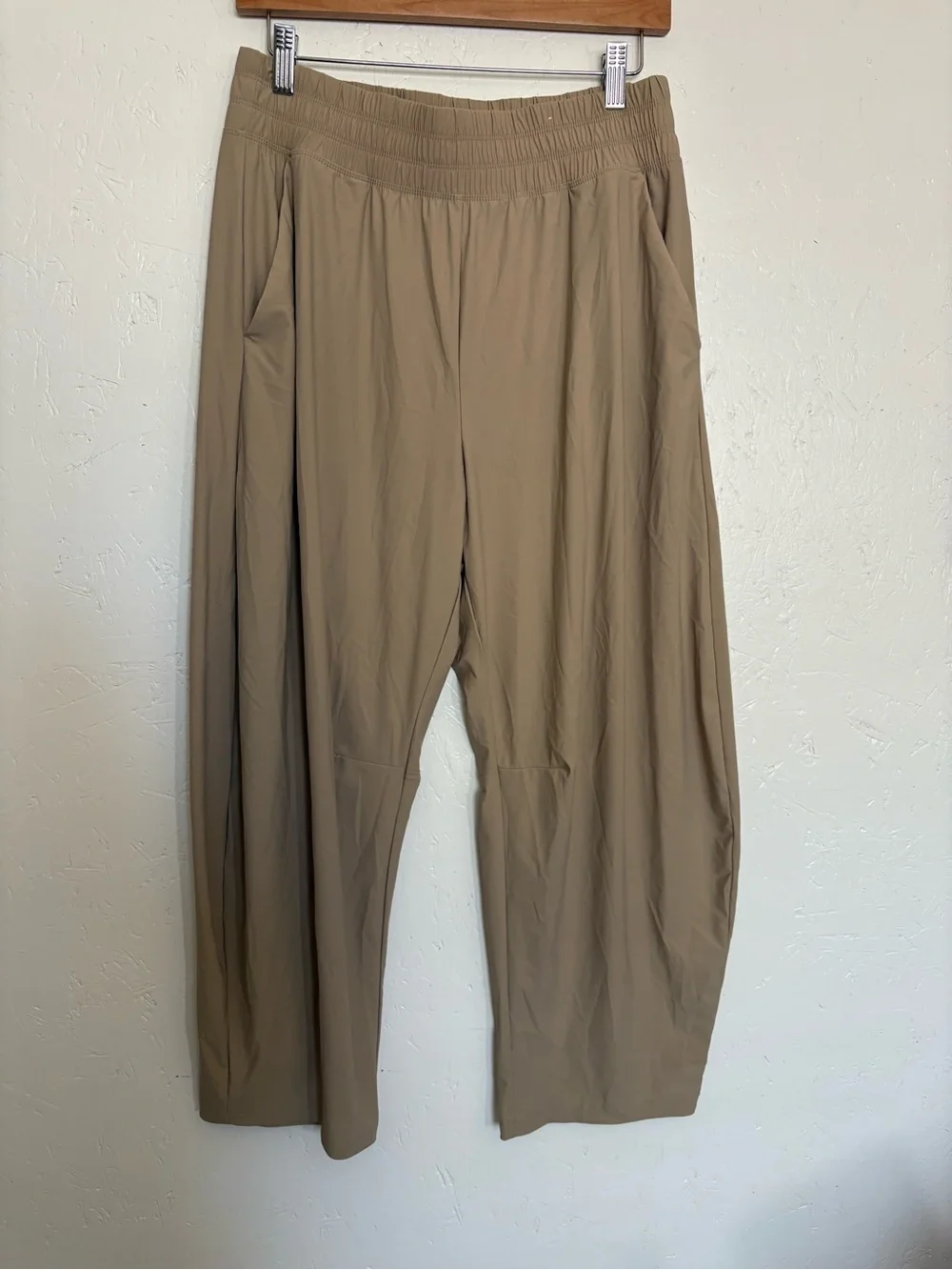Old Navy Wide-Leg Pants in Taupe